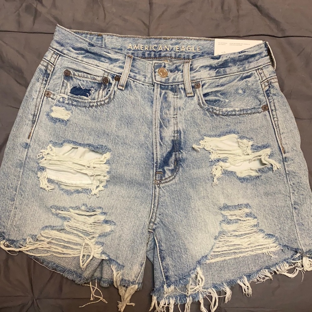 American Eagle 90’s boyfriend shorts